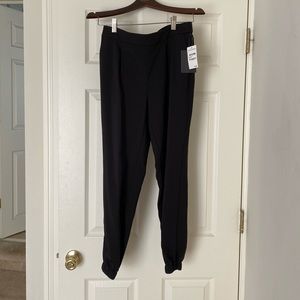 NWT Trouve size 4 black cropped dress pants